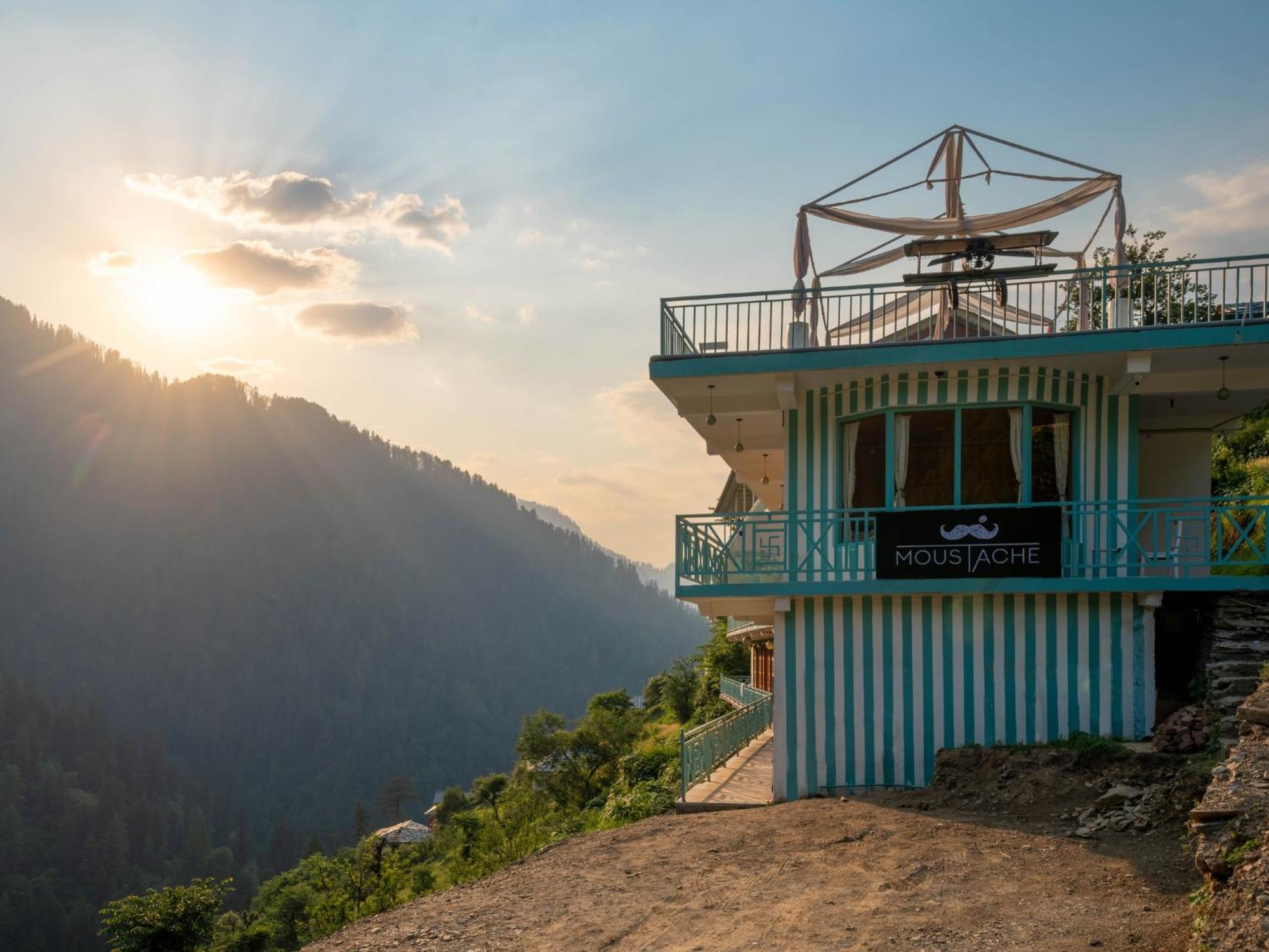 Moustache Shoja, Jibhi Hostel Exterior photo
